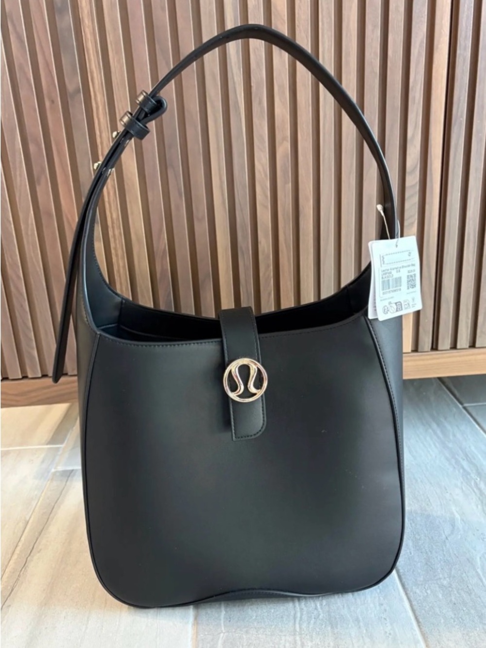 Lululemon Purse LNWT. Perfect condition! Black Vegan bag Gold Hardware